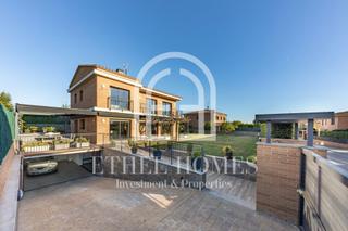 Casa in Cabrera de Mar. Exclusiva casa en el pla del avellà con ascensor