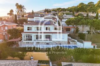 Maison à Premià de Dalt. Casa con piscina y vistas al mar