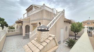 Reihenhaus in Calle moncayo 27. Chalet adosado de 3 dormitorios con piscina comunitaria en los a