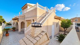 Reihenhaus in Calle moncayo 27. Gran chalet adosado de 3 dormitorios con piscina comunitaria en
