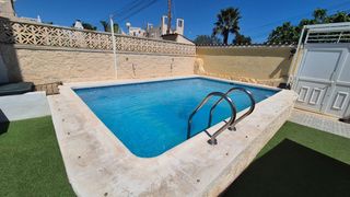 Casa a schiera  Calle de la paloma. Rebajado !! chaletazo con piscina privada y cuatro dormitorios e