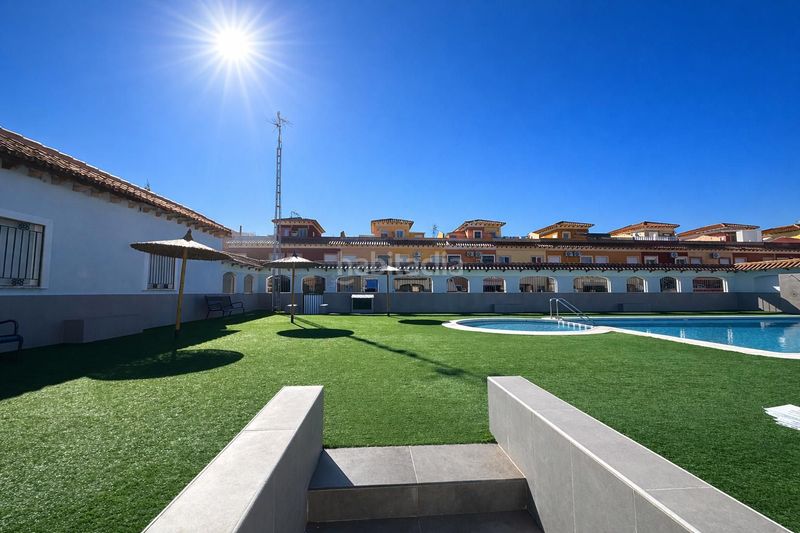 Foto ed2e5027-11ad-4ada-b37a-415c36db1273. Casa amb piscina a Zona Carrefour - Urbanizaciones Torrevieja