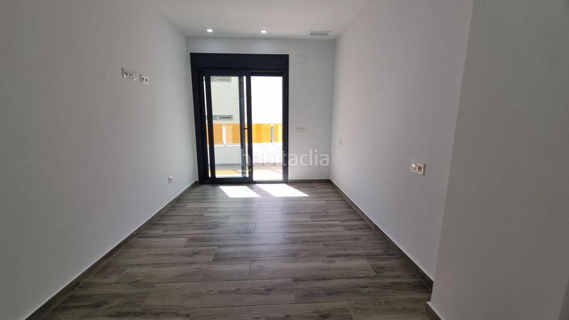 Foto 010b7a40-0592-49cf-ac55-4ad22ee8fdd8. Apartament amb piscina a Las Piscinas Naturales Torrevieja