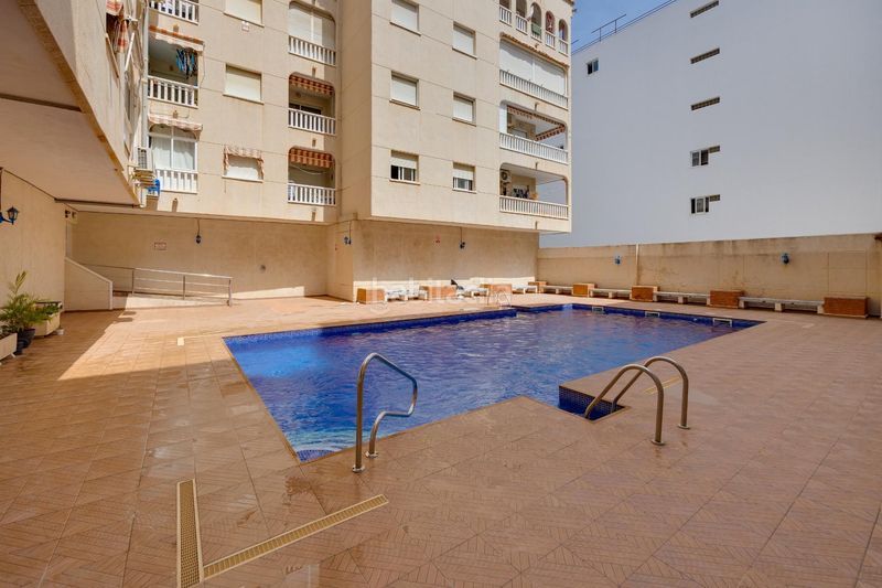 Foto 6848ede1-fca6-4b00-a9d7-7f00e5585fa8. Apartament amb piscina a El Acequión Torrevieja