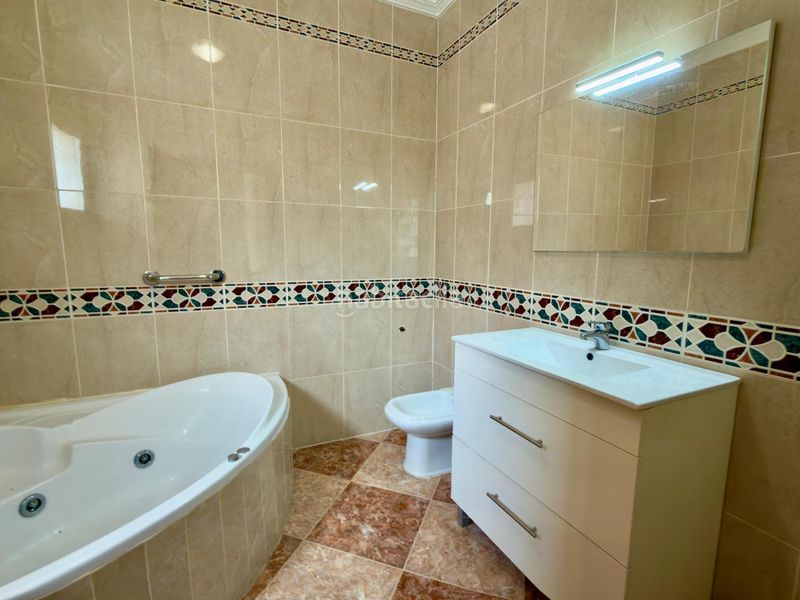 Foto a9bd19be-bc56-42e8-aa50-85d2ae535ee6. Xalet a calle veleta 14 a Los Balcones-Los Altos Torrevieja