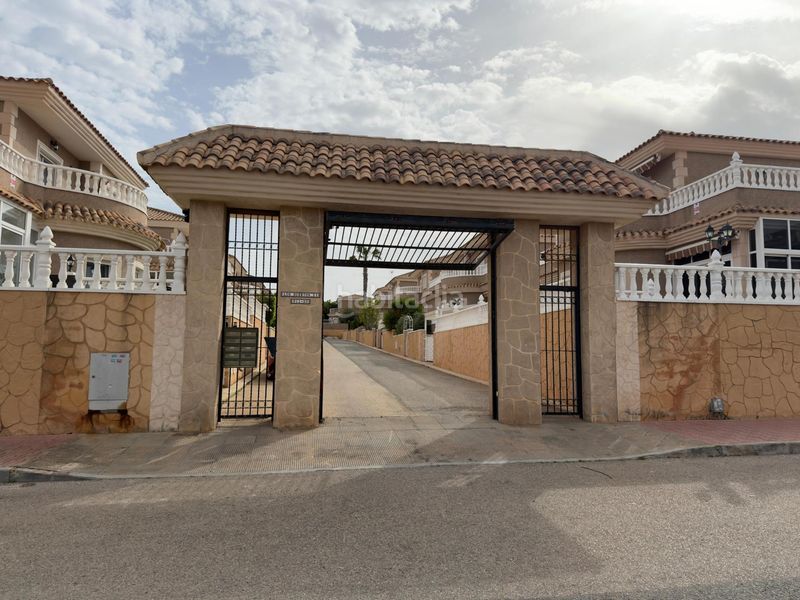 Foto b708465e-6262-41c9-96ca-c232dbcadf0a. Xalet amb aparcament piscina a Los Balcones-Los Altos Torrevieja