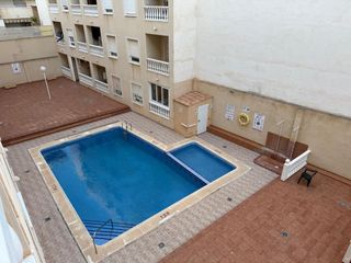 Affitto Piccolo appartamento  Calle islandia. Alquiler para 12 meses renovables  en torrevieja