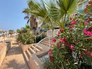 Casa a Urbanizacion leandros los 1. Novedad amplio y luminoso bungalow en planta baja con vistas al