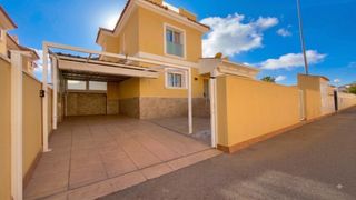 Casa a schiera  Avenida avenida cuenca. Una perla de vivienda para entrar a vivir  de tres dormitorios ,