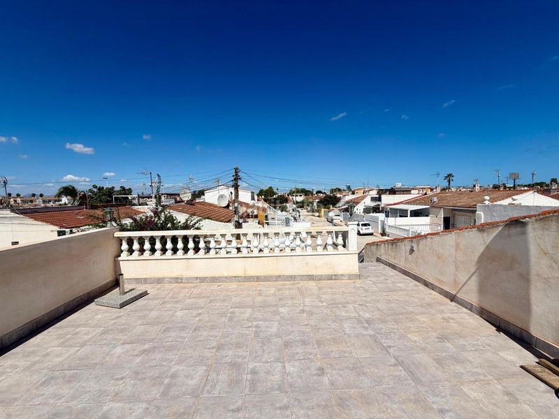 Foto 3ac6f190-e41e-42af-bd80-368e7a414f24. Chalet in Los Europeos Torrevieja