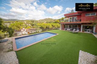Xalet a Cabrils. **casa unifamiliar exclusiva en cabrils - tu refugio ideal en el