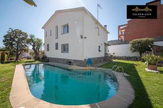 Chalet in Centre. Exclusiva y acogedora casa a cuatro vientos en el masnou