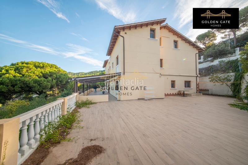 Foto 0f3f26b8-2beb-4427-be41-b742ec09e7f4. Edificio con piscina in Alella