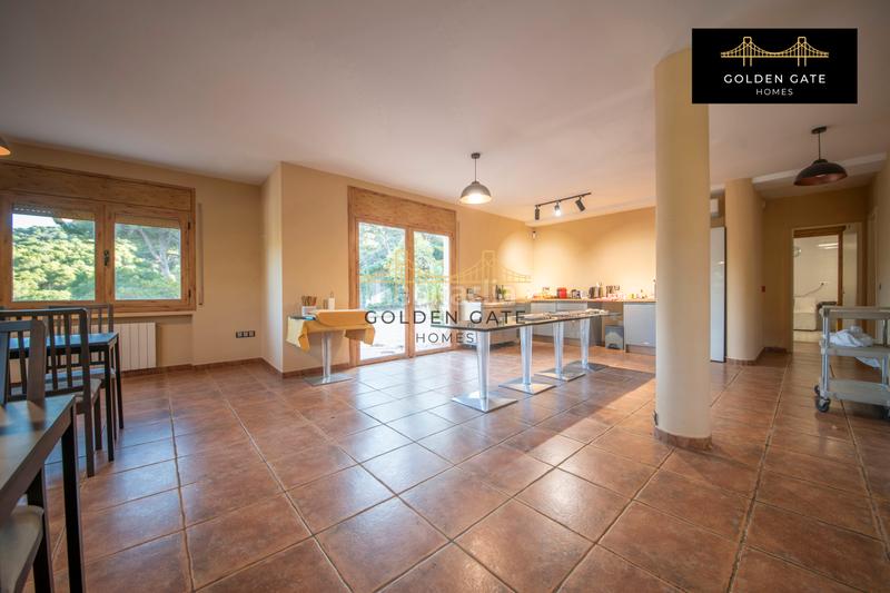 Foto 19a16d13-3f5f-4c0d-bba0-6836374e1b1b. Edificio con piscina in Alella