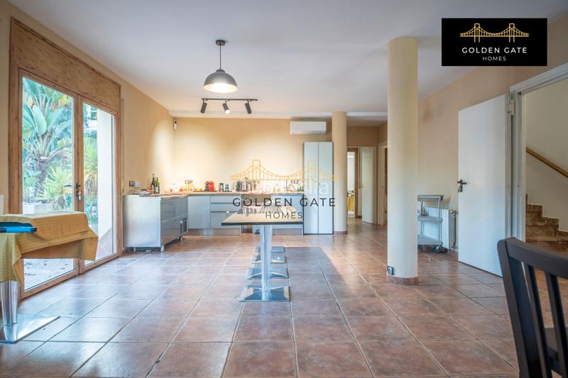 Foto 276948b6-fc2a-4a8e-80da-cb40e9ae4161. Edificio con piscina in Alella