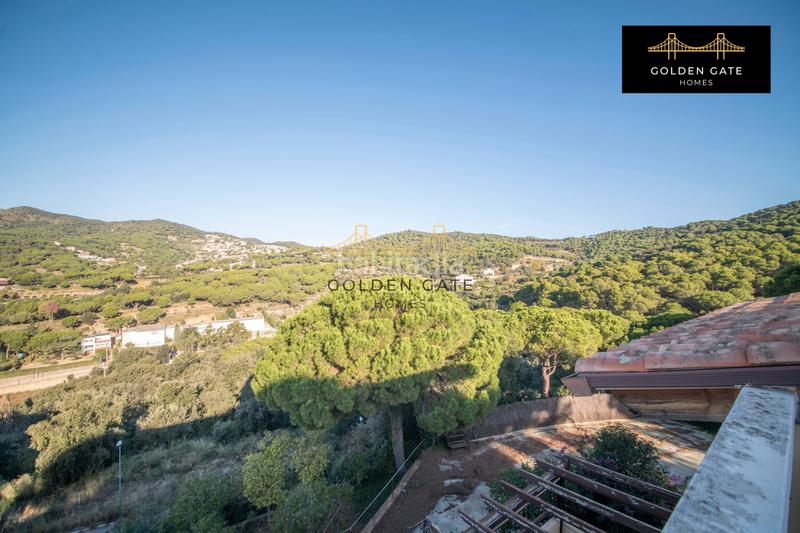 Foto 33e5761c-6652-47b0-a121-43a24dba8342. Edificio con piscina in Alella