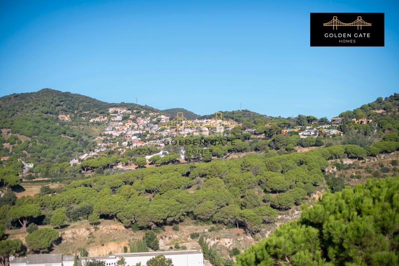 Foto 365e5f1c-6349-4c5d-af66-5180dfd48564. Edificio con piscina in Alella