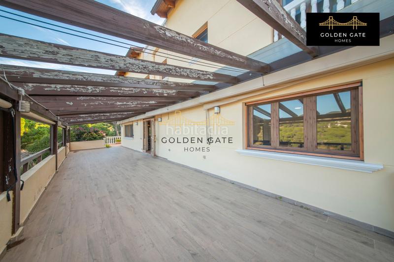 Foto 3717810f-62b7-4ab1-b0e9-07faf04e4dfc. Edificio con piscina in Alella