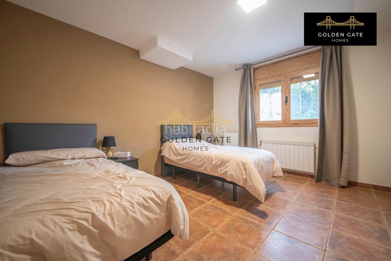 Foto 3e711127-ac1b-4d8b-913e-d607e1d9c531. Edificio con piscina in Alella