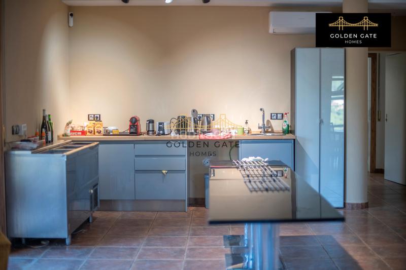 Foto 4499289f-bd71-4829-8c08-6f5d3f968da1. Edificio con piscina in Alella