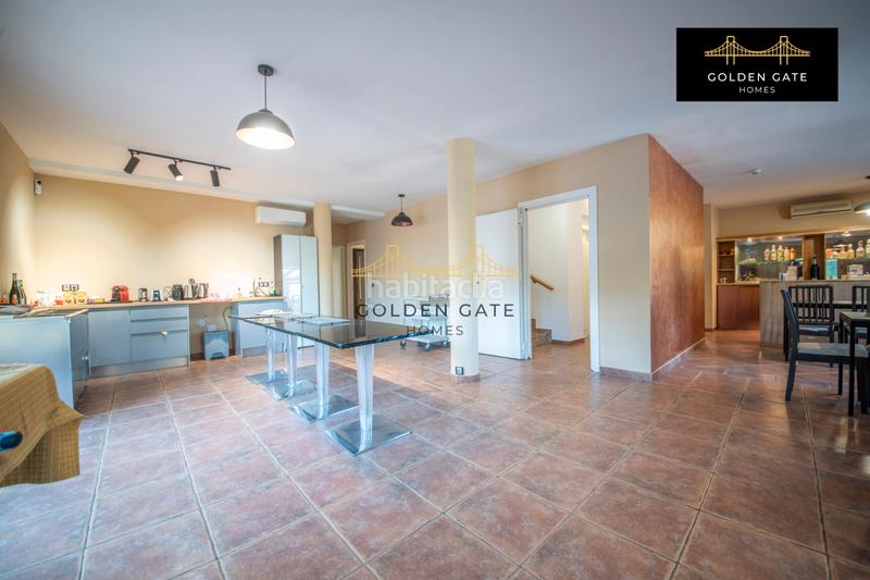 Foto 55599e6e-bcaa-4cb6-be4a-8b940ca7d110. Edificio con piscina in Alella