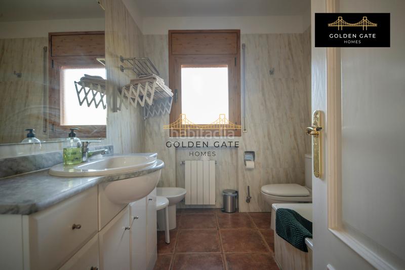 Foto 65c70f8a-7d22-4d16-a152-083c81793dd2. Edificio con piscina in Alella