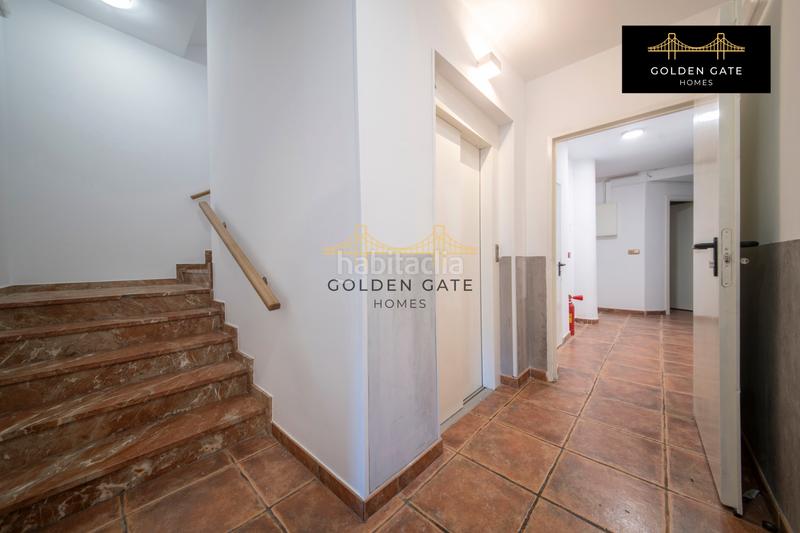 Foto 8d2bb48d-db9f-42cd-8e65-a75bde58cd9b. Edificio con piscina in Alella