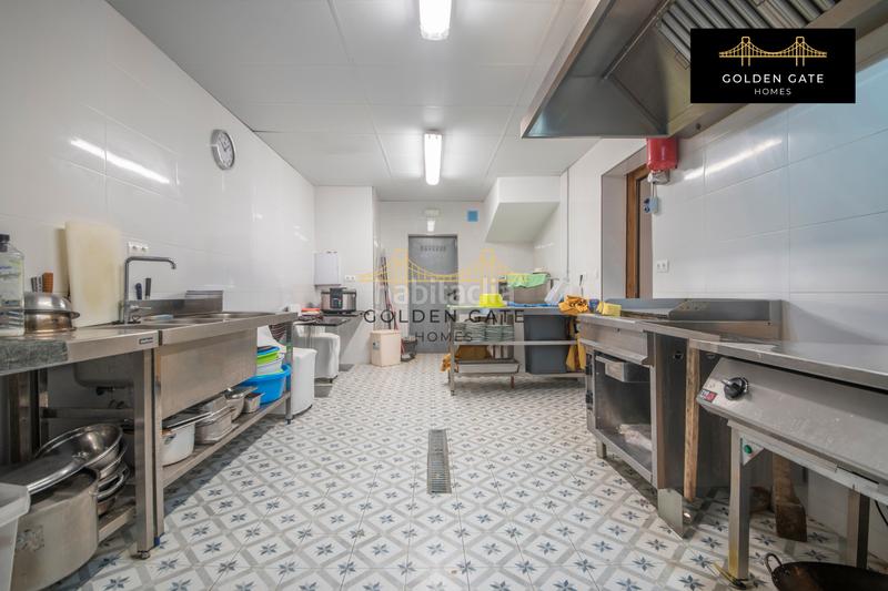 Foto 91e86a06-28f4-47d2-b94c-4b89138f15c5. Edificio con piscina in Alella