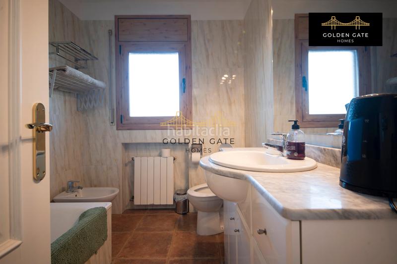 Foto 938bd25d-4fad-4cad-b3dc-2b625c0130ab. Edificio con piscina in Alella