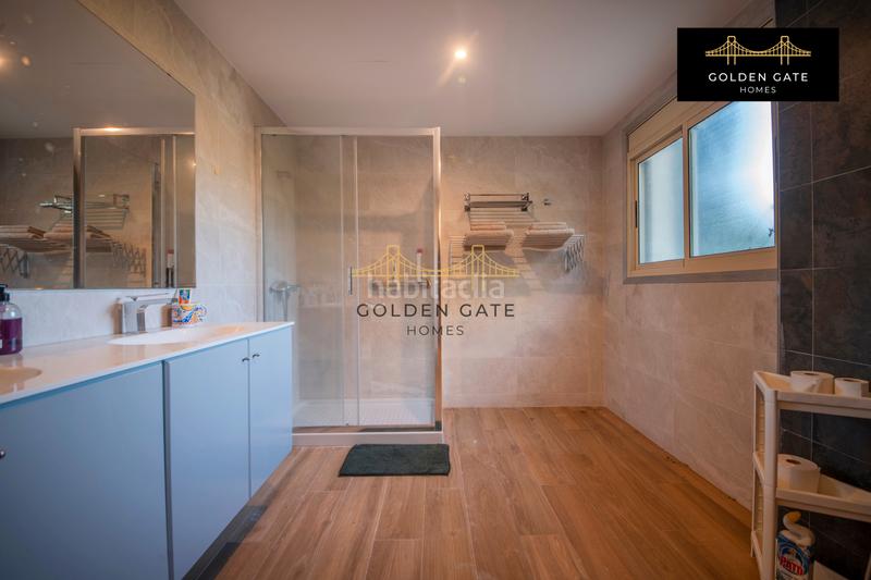 Foto 9e3bf3fe-c7d7-4937-b232-6a19bcc853b1. Edificio con piscina in Alella