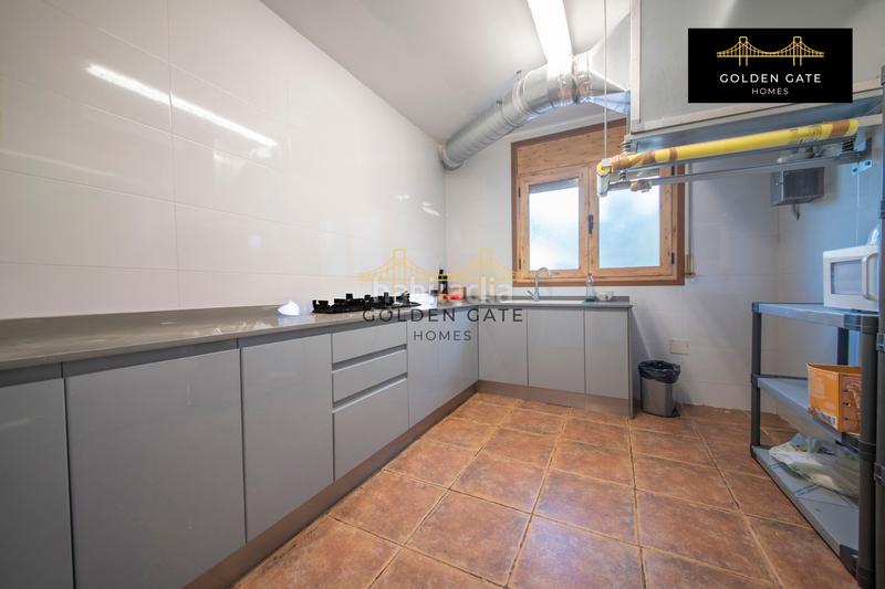 Foto abcdedc4-95c8-4821-b016-b814a04ce4ac. Edificio con piscina in Alella