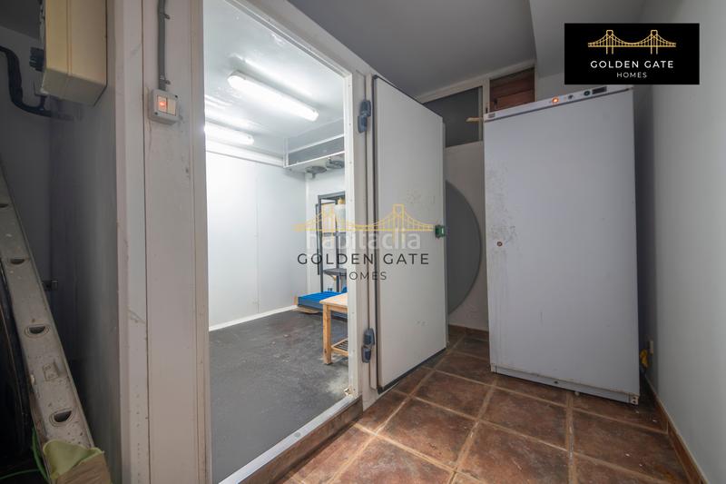 Foto ba12d407-3462-4bdc-82f6-9cdbcbf61332. Edificio con piscina in Alella