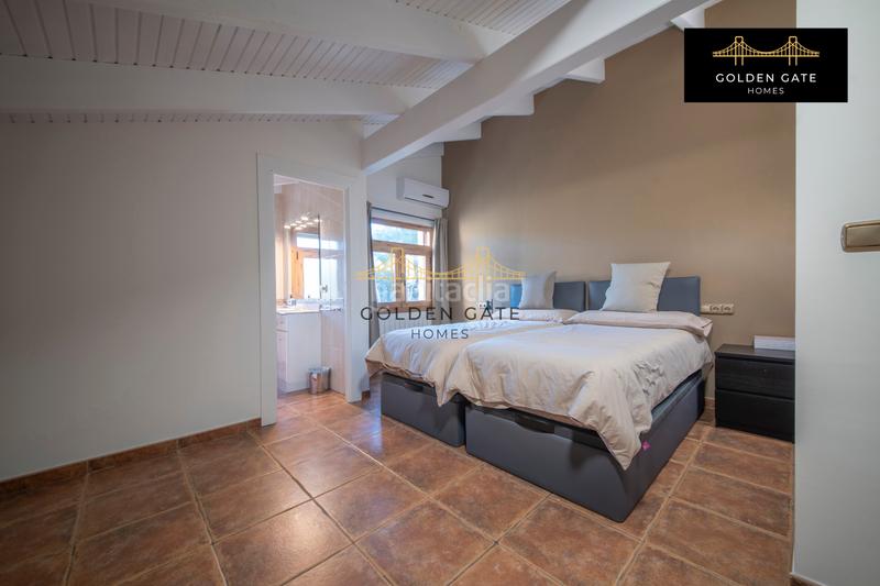 Foto d9a2bde1-94ae-4248-a035-9a2bb0f19c5c. Edificio con piscina in Alella