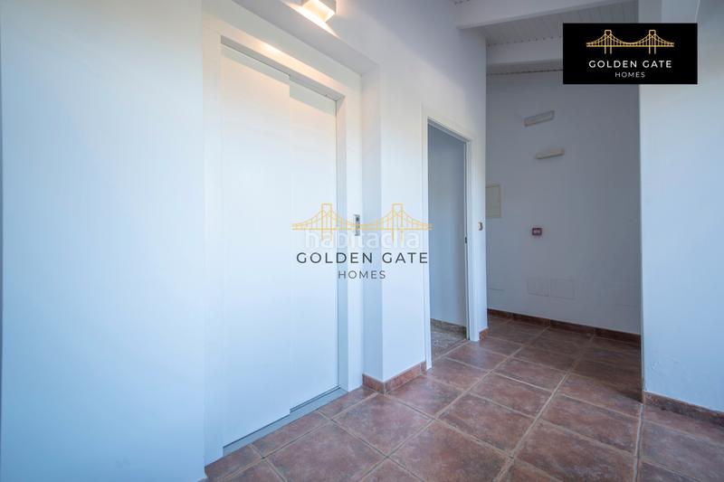 Foto e2242cff-787c-4526-8bac-c261f6e00b14. Edificio con piscina in Alella