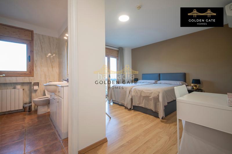 Foto ec050510-d1b6-44e6-b5cc-755c4e776f9d. Edificio con piscina in Alella