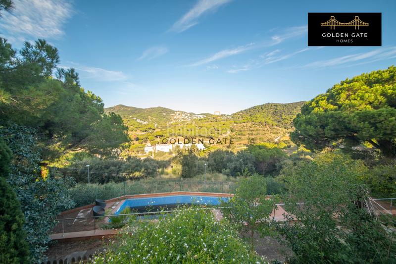 Foto f2ff7d31-1029-4c5c-a9cc-be06ea8e20f9. Edificio con piscina in Alella