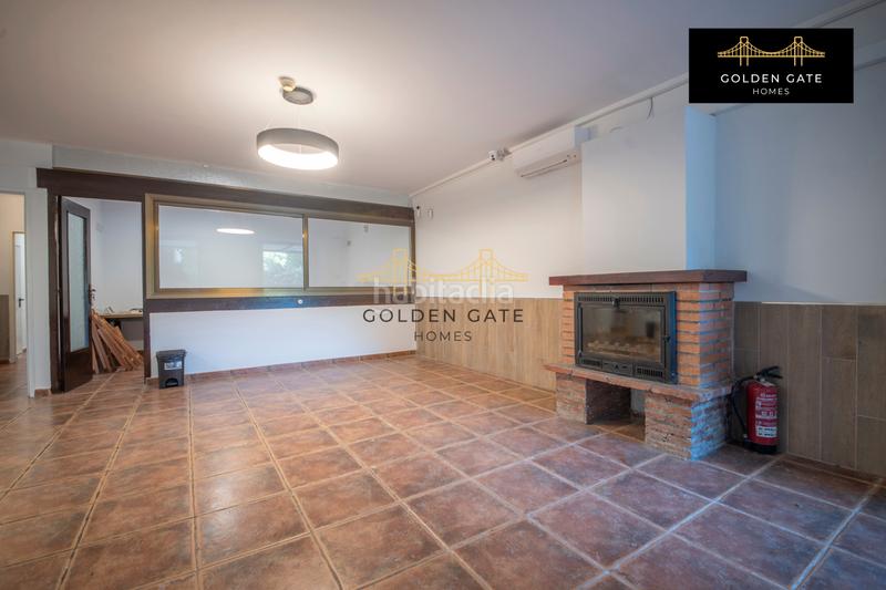 Foto fb2822d7-34e5-48cf-aaea-9ab4d5ed71b1. Edificio con piscina in Alella