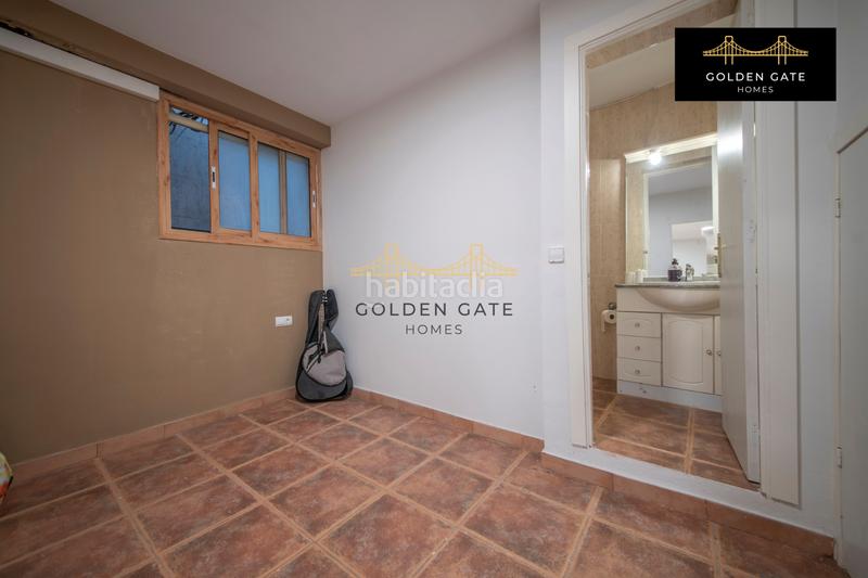 Foto fe498912-41c5-4d09-b2fd-2ae1a51a76f6. Edificio con piscina in Alella