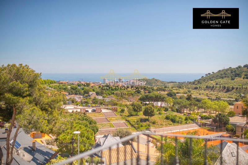 Foto d448d91a-7a0c-4f81-becf-c3ba5d4e8802. Xalet amb xemeneia calefacció aparcament piscina a Badalona