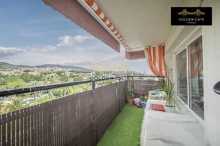 Etagenwohnung in Bellresguard-Can Teixidó. Piso reformado con terraza y vistas al mar en bellresguard.