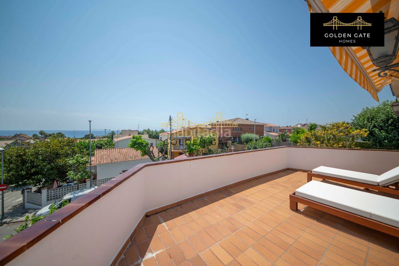 Foto c036d8b1-d629-43c6-bac6-53bab7d5e054. Casa amb xemeneia calefacció aparcament piscina a Masnou (El)