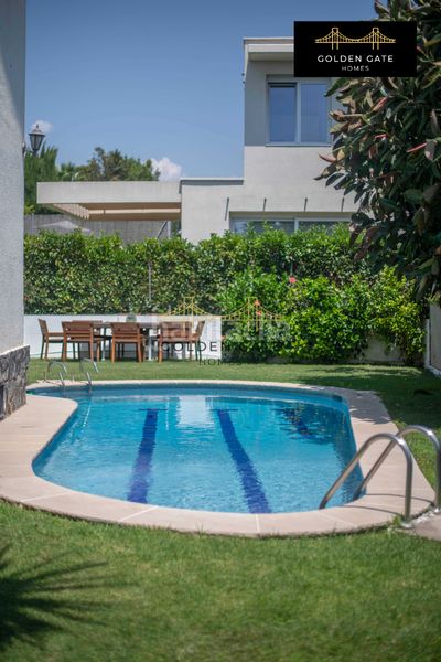 Foto df2b66dc-9074-4a03-ae41-3265d08b341e. Casa amb xemeneia calefacció aparcament piscina a Masnou (El)