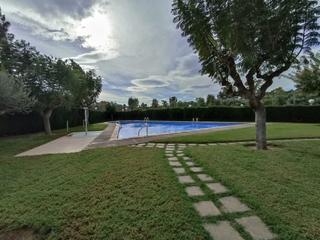 Flat  Carrer de tarragona. Piso con piscina pk y trastero
