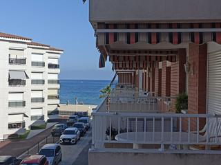 Apartment in Avinguda de la diputació 146. Apartamento en primera línia con pk