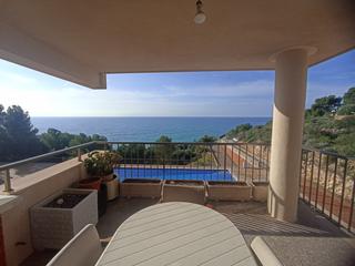 Appartement à Carretera del far 36. Frontal al mar con piscina