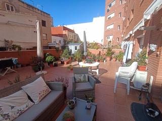 Pis a Carrer de l'oli 3. Piso con gran terraza