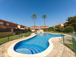 Towny house in Carrer munich 44. Casa con piscina y garaje