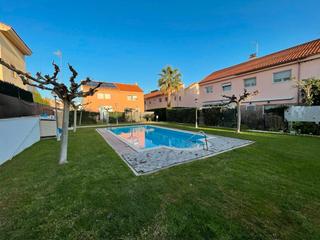 Maison jumelée  Carrer de farena 7a. Casa con piscina y garaje