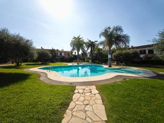 Casa adosada  Carrer arístides maiol 53. Casa con jardin , piscina y garaje
