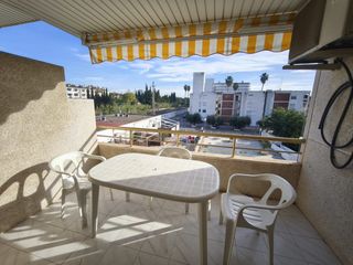 Apartament a Avinguda de la diputaci� 18. Apartamento en la playa con garaje